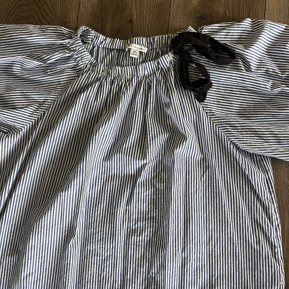 Elegant Black and White Striped Mini Dress - Picture 4 of 9